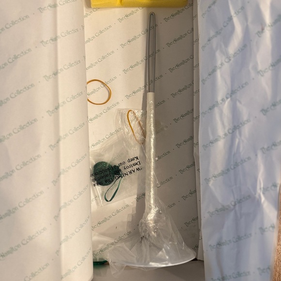 Lucille Ball / Lucy - Sally Sweet Porcelain Doll - Hamilton Collection - Picture 4 of 7